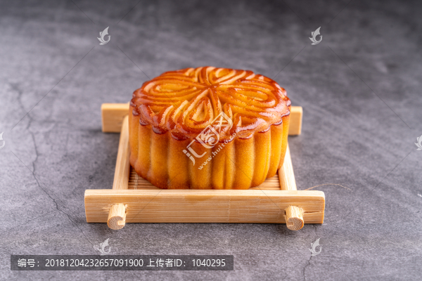 中國傳統(tǒng)節(jié)日中秋節(jié)吃的月餅