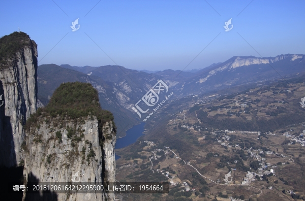 遠(yuǎn)眺群山