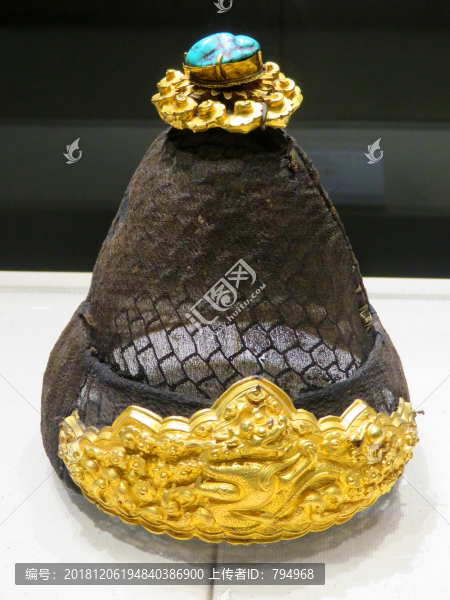 明代漆紗珠翠慶云冠