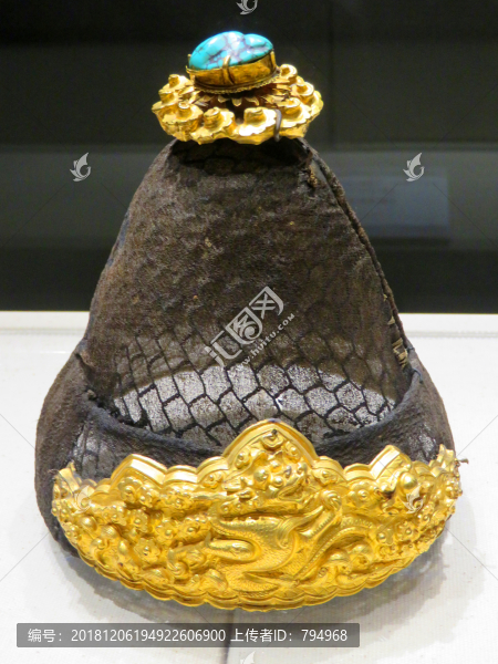 明代漆紗珠翠慶云冠