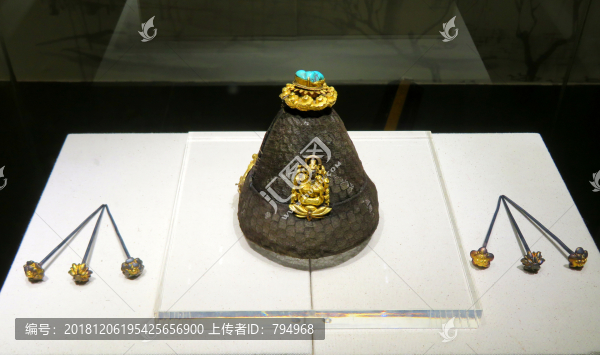 明代漆紗珠翠慶云冠