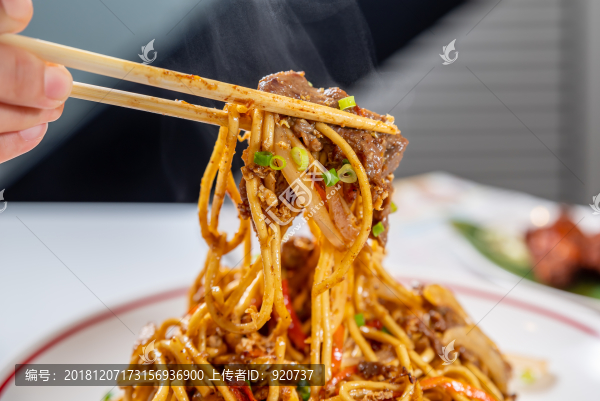 川辣牛肉炒面