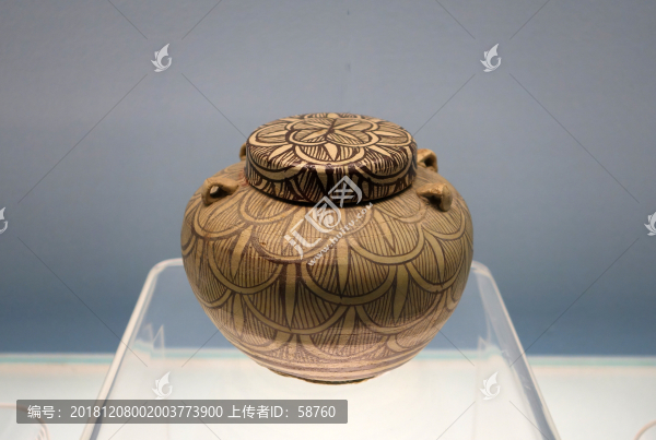 吉州窯白地褐花葉紋蓋罐