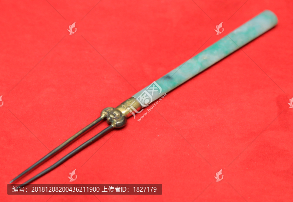 清代翠柄雕勾蓮銀鍍金二齒叉