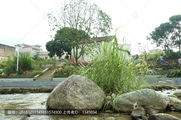 溪流石頭鄉(xiāng)村