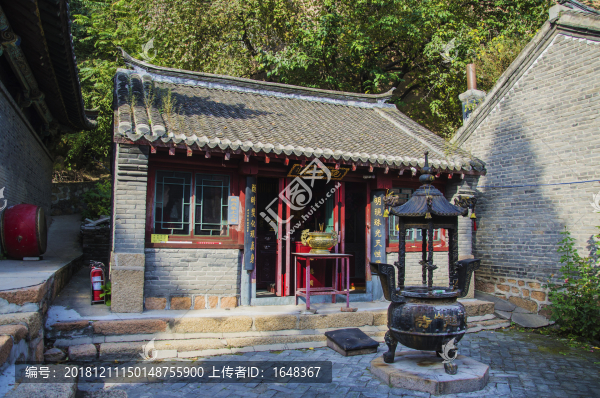 千山祖越寺觀音殿與香爐