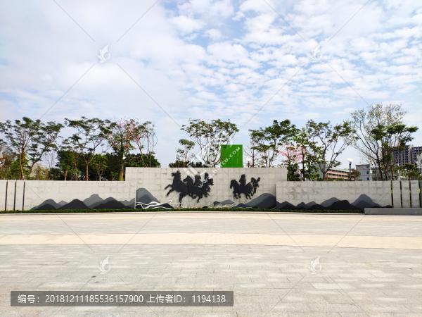 奔馬浮雕圖