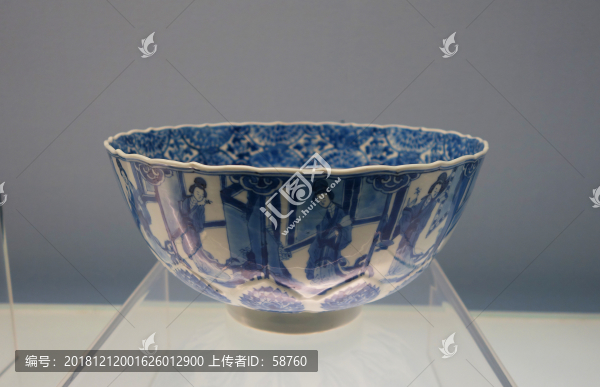 清代青花仕女圖花口碗