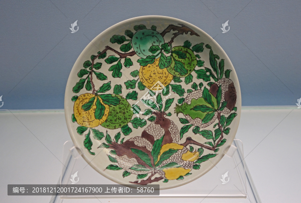 清代景德鎮(zhèn)窯素三彩花果紋盤