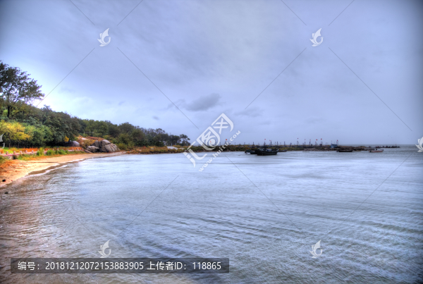 雨中的北戴河海邊