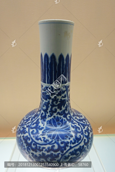 清代青花纏枝蓮花紋瓶