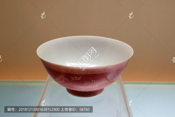 清代胭脂紅釉琺瑯彩碗