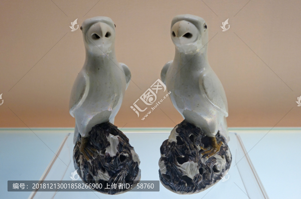 清代景德鎮(zhèn)窯三彩鸚鵡