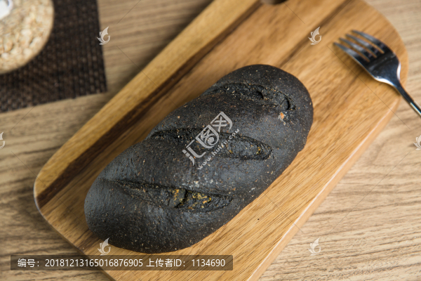 肉松乳酪竹炭面包歐包