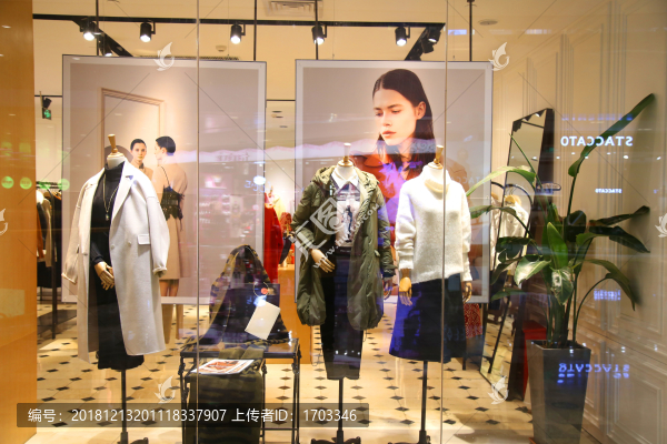 女裝專賣店櫥窗