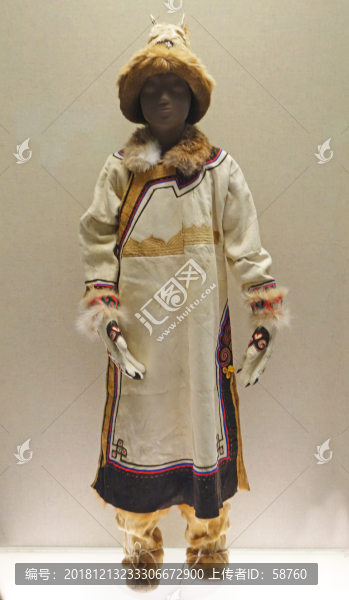 鄂倫春族鑲邊拼花女童皮服