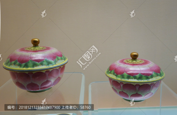 清代粉彩蓮花紋蓋碗