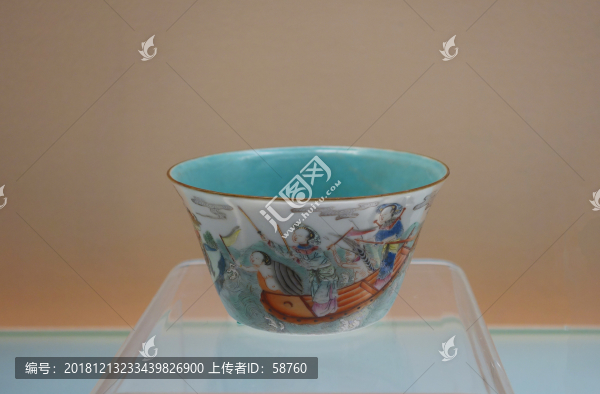 清代粉彩水漫金山圖杯