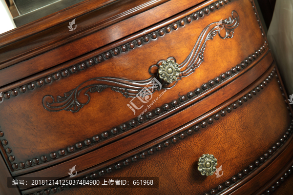 簡(jiǎn)美實(shí)木床頭柜局部
