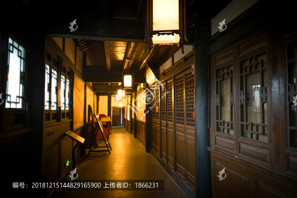 古建筑內(nèi)部走廊