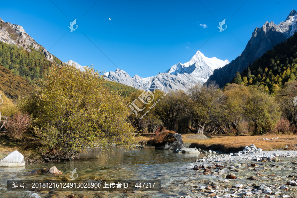亞丁雪山