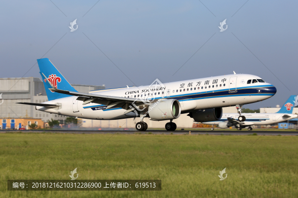 南航空客飛機(jī)降落