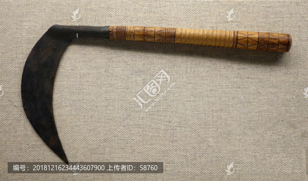 西雙版納基諾族刻花木刻柄鐮刀