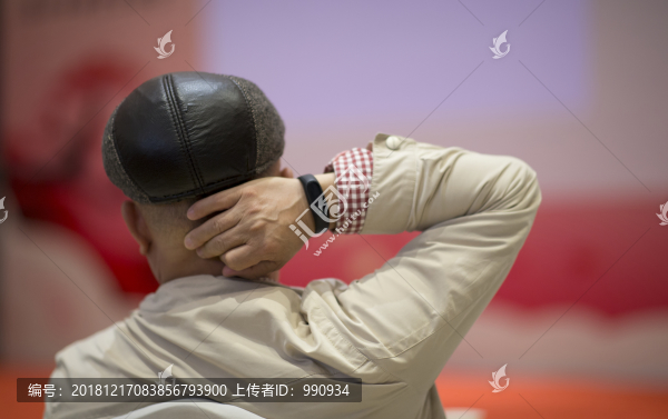 頭部背影