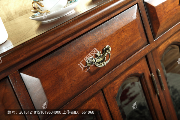 簡美實木裝飾柜局部