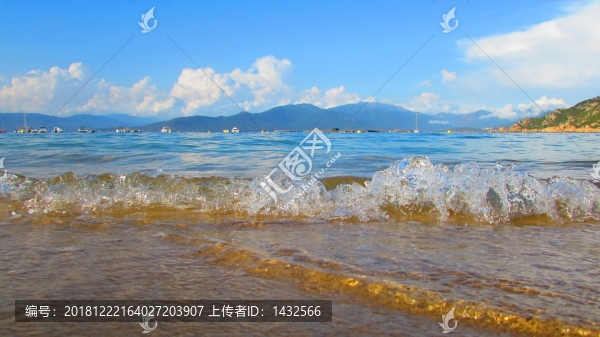 海浪拍沙