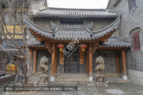 中式建筑翹角飛檐大門