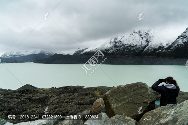 雪山湖泊