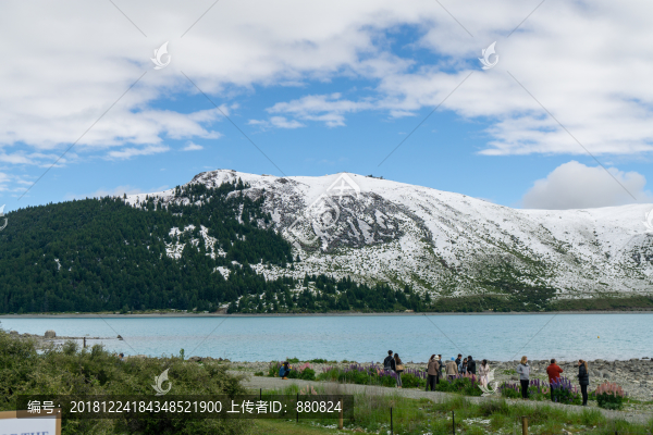 雪山湖泊
