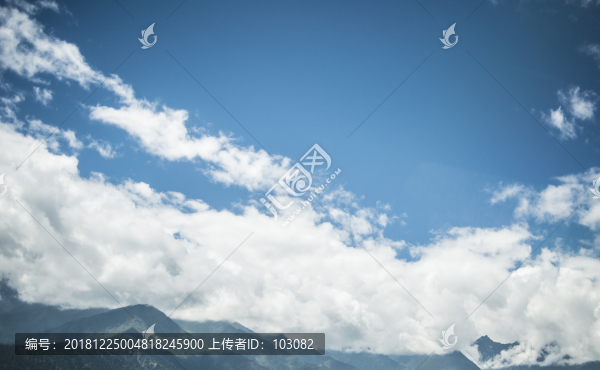天空帶山巒