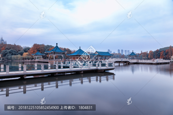東湖