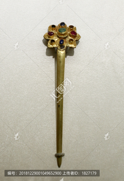 明代嵌寶石桃花金簪