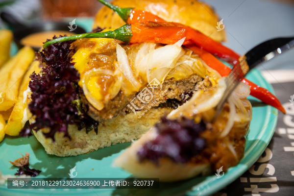美式雙椒牛肉堡