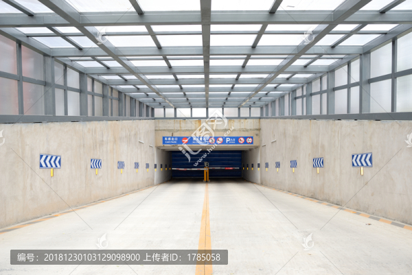 車庫(kù)出入口
