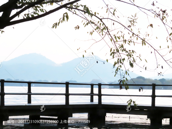 西湖平湖秋月棧橋
