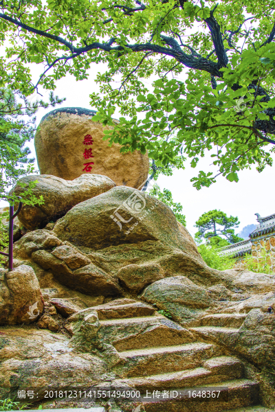 千山無(wú)量觀西閣無(wú)根石