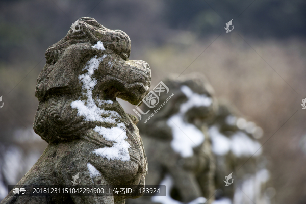 雪中石獅子