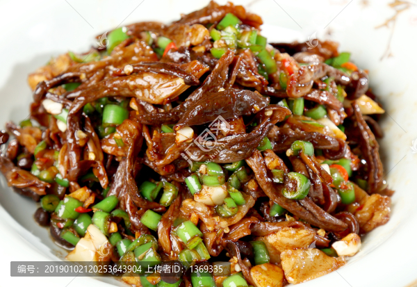 青椒炒茶樹菇