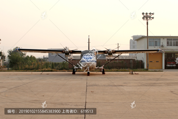 新疆通航國(guó)產(chǎn)運(yùn)12飛機(jī)