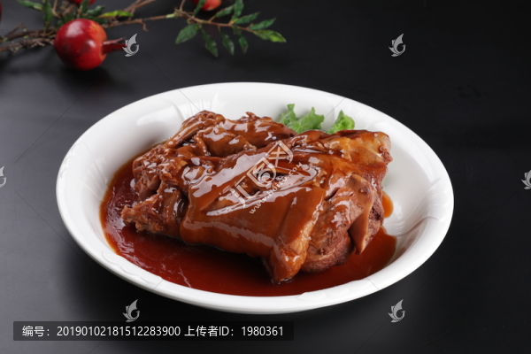 鹵水帶蹄小肘子