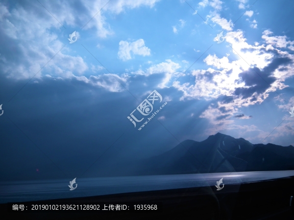 賽里木湖太陽