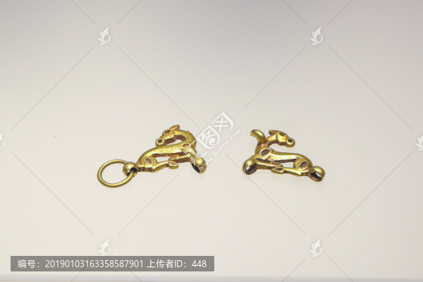 漢代金馬形飾