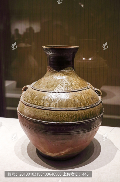 漢青釉鋪首銜環(huán)雙耳瓷鍾