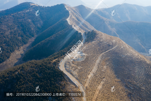 濟(jì)南市區(qū)南部的群山