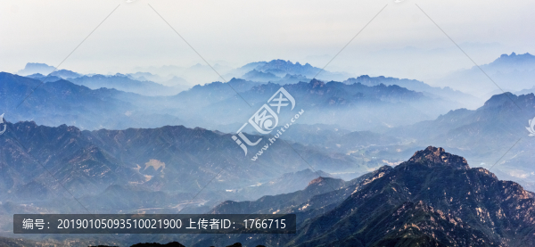 云霧繚繞白石山
