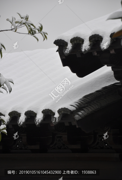 屋檐積雪